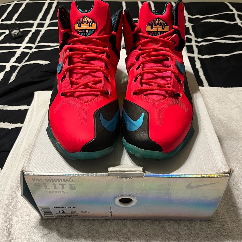 Nike LeBron XI Elite (Hero). Size 13